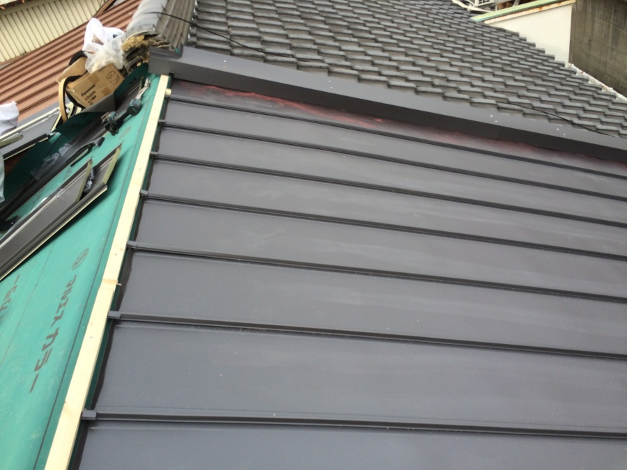 ガルバ葺き　棟板金の貫板