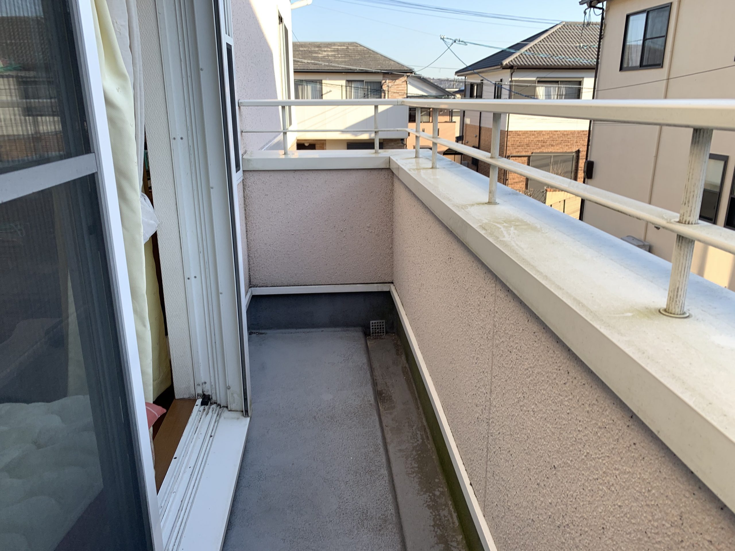 雨漏り箇所の上のベランダ