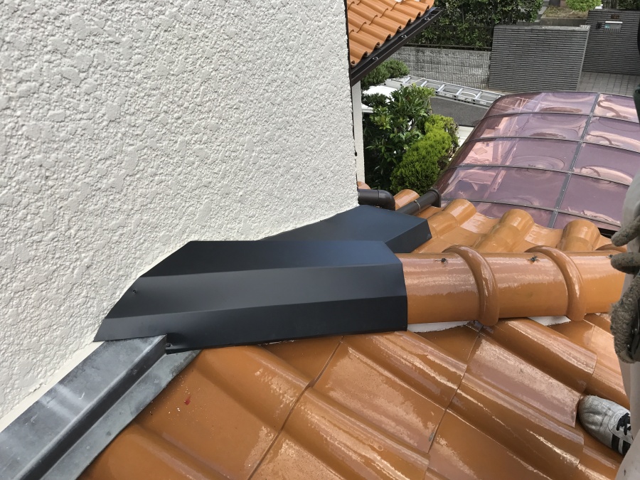 壁際雨押え板金取付完了