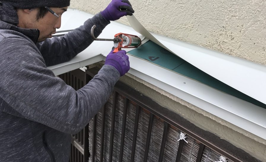 板金の取り合い部、コーキング捨て打ち