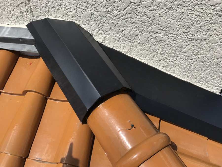 壁際雨押え板金取付