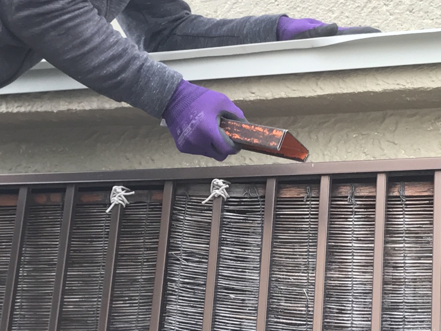 唐草にガルバを織り込み、つかませます。