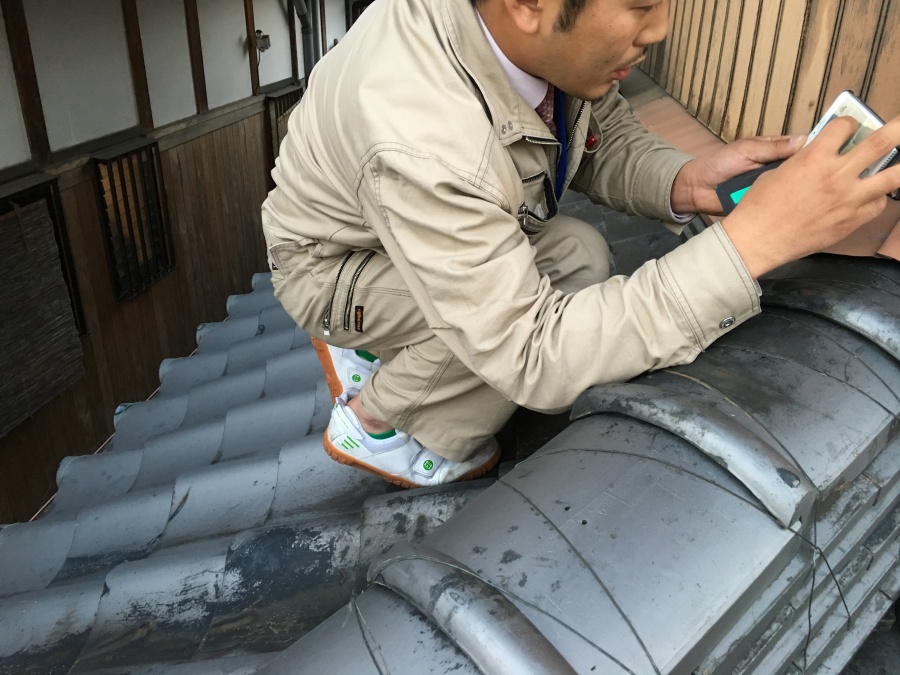 屋根の現状をカメラで記録