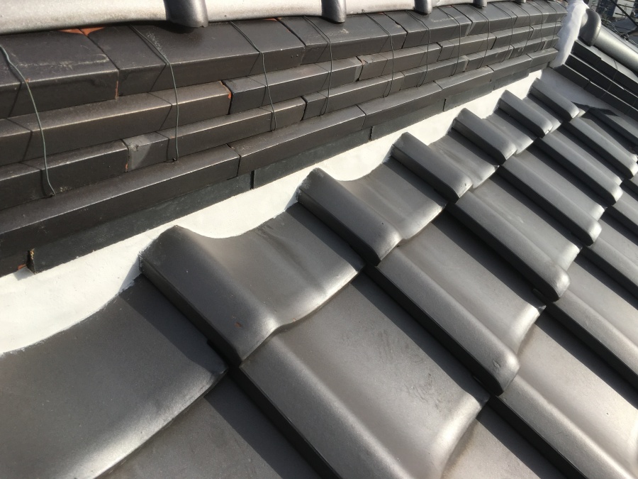 のし瓦下漆喰詰め直し作業完了