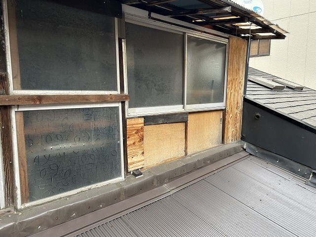 むき出しの外壁部