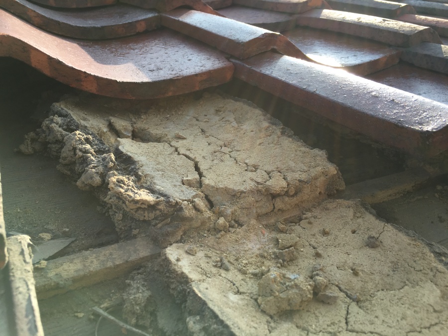 脆くなった葺き土