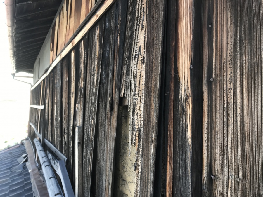 焼き板の外壁の傷み