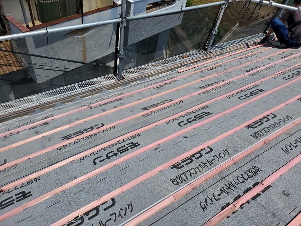 瓦桟木取り付け