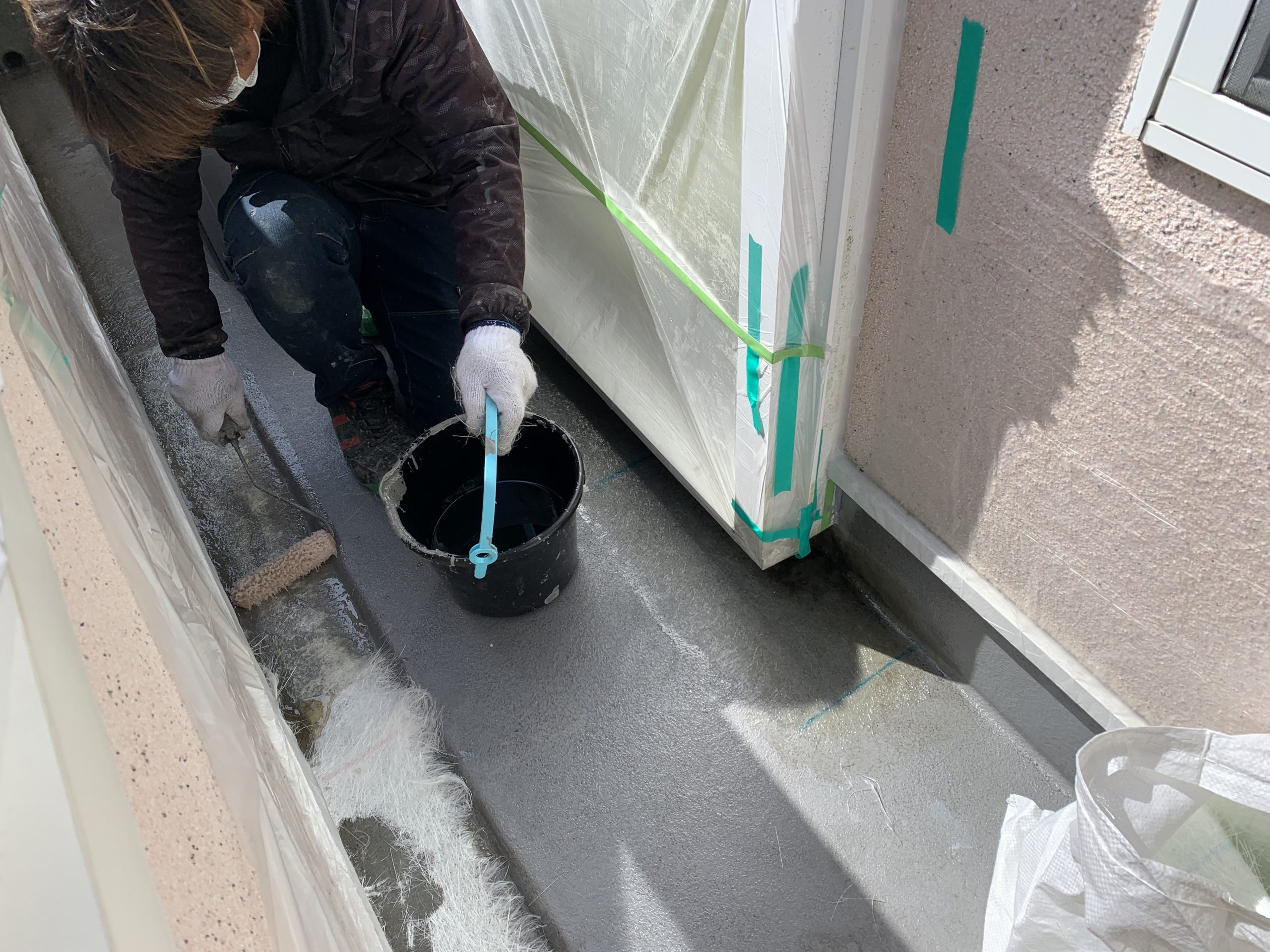 FRP防水中塗り　マット貼り付け