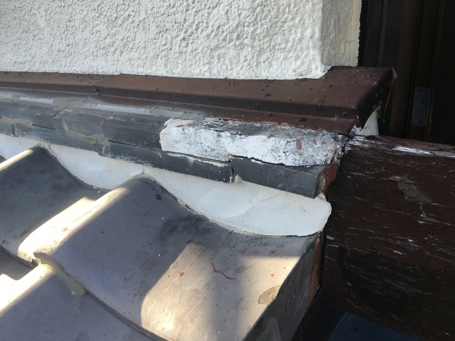 壁際ののし瓦がなくなっておりその部分は以前補修を行ったようです！