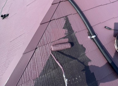 屋根塗装の中塗り工程