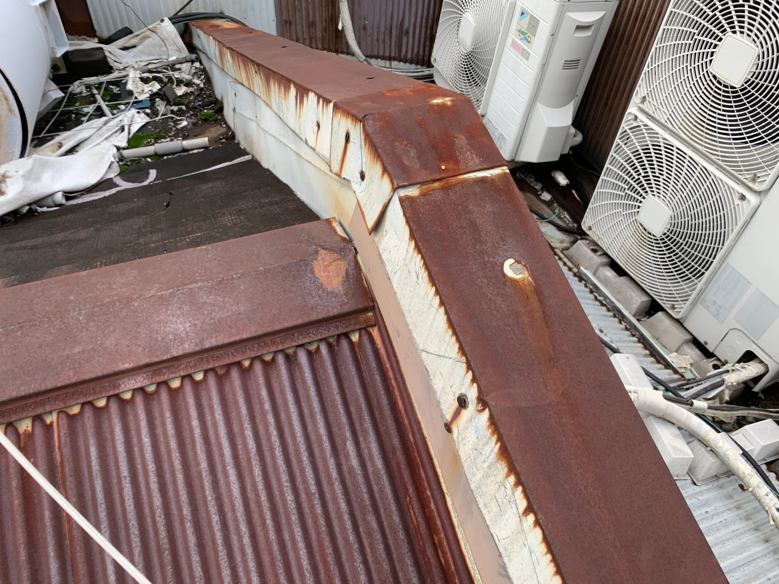 雨漏り発生箇所付近のパラペット