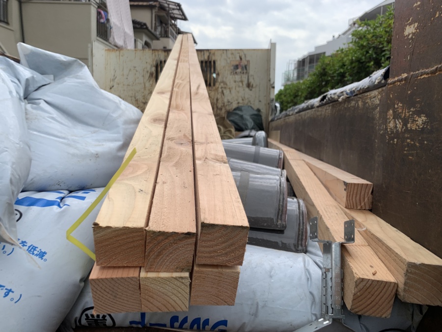 新しい棟の下地となる垂木です。