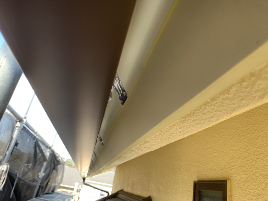 雨樋の脱落　鼻隠し板金巻