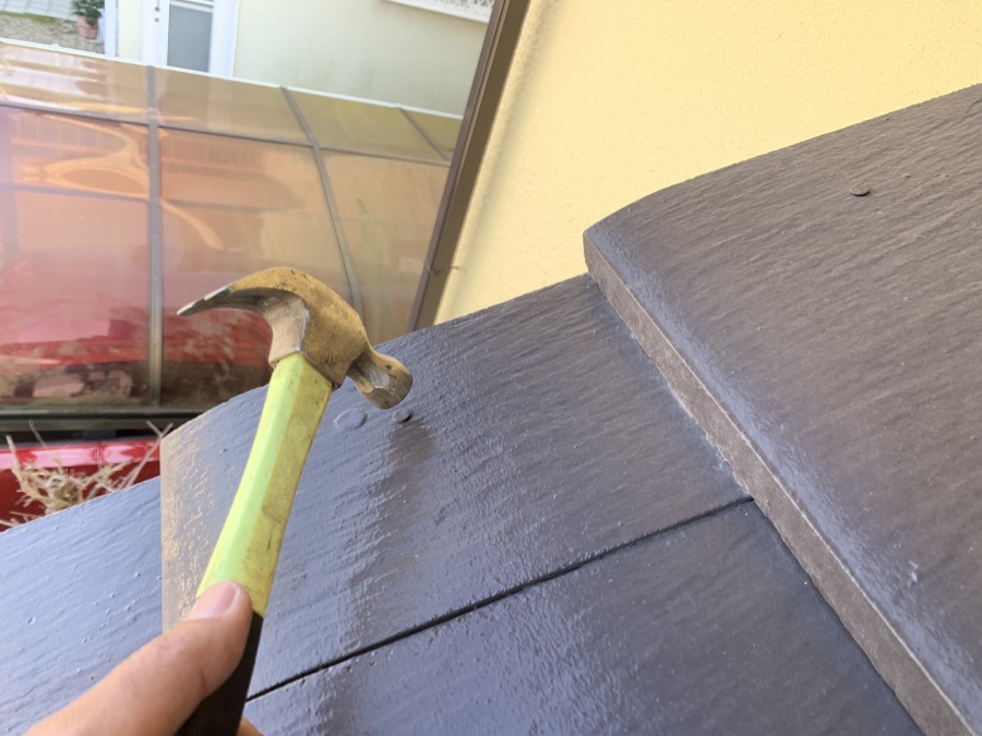 雨樋の脱落　原因のケラバ瓦の釘打ち込み