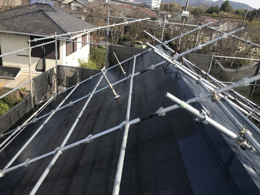 屋根は先に端部を上塗り架けます。