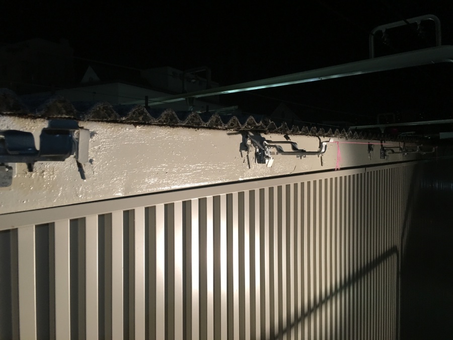 樋取り付け金物