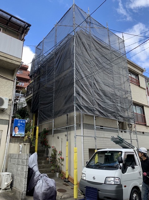 3階建てお住まい部分足場架け