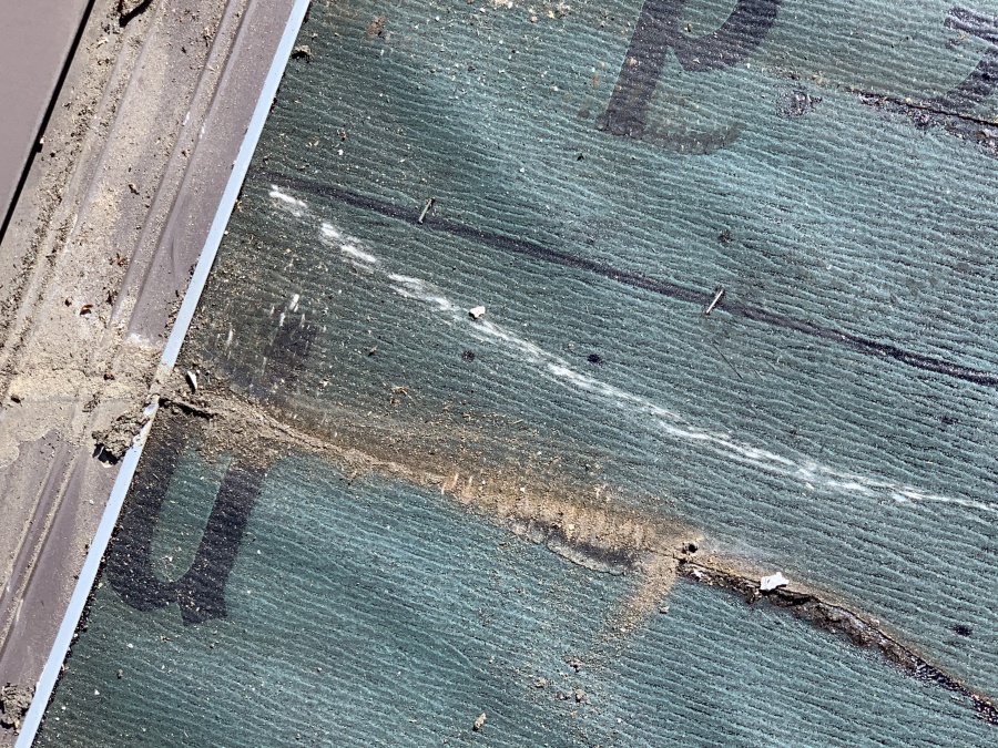 雨漏りの原因　ケラバのつまり