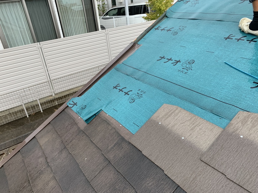 屋根リフォーム時の防水シート張り(アスファルトルーフィング)