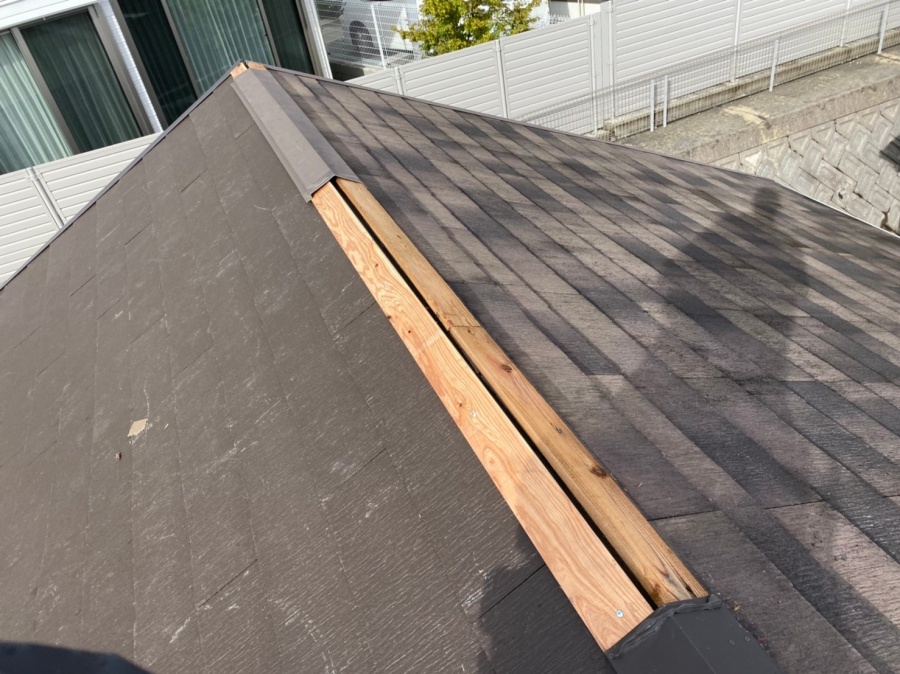 屋根リフォーム時に棟板金の下地、貫板取付