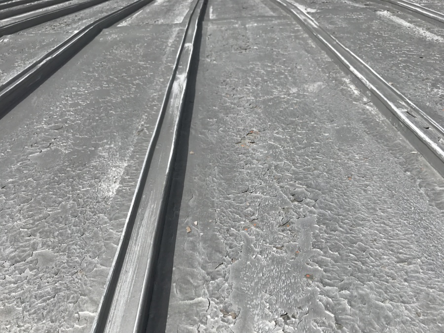 6年ほど前に塗装をされている瓦棒の屋根です。