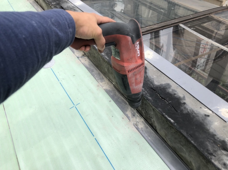 屋上防水工事で入隅UP-1型取付