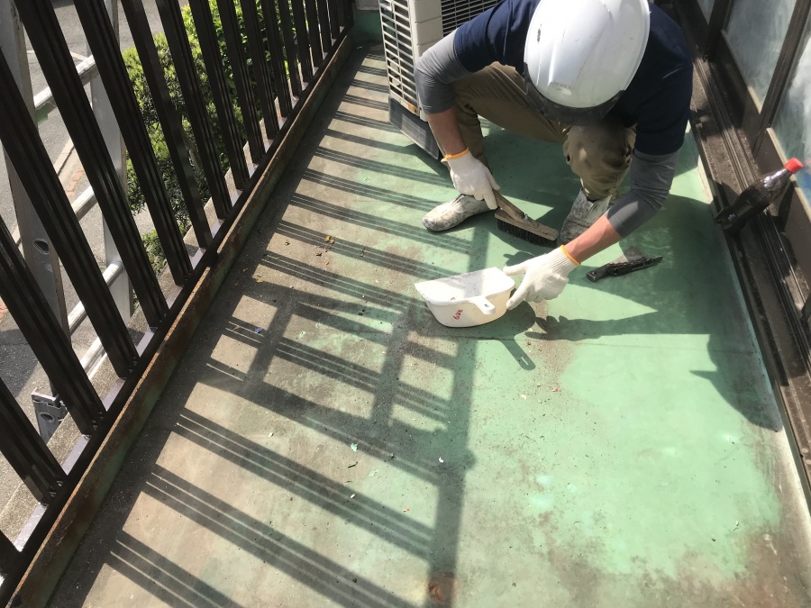 既存防水層の清掃