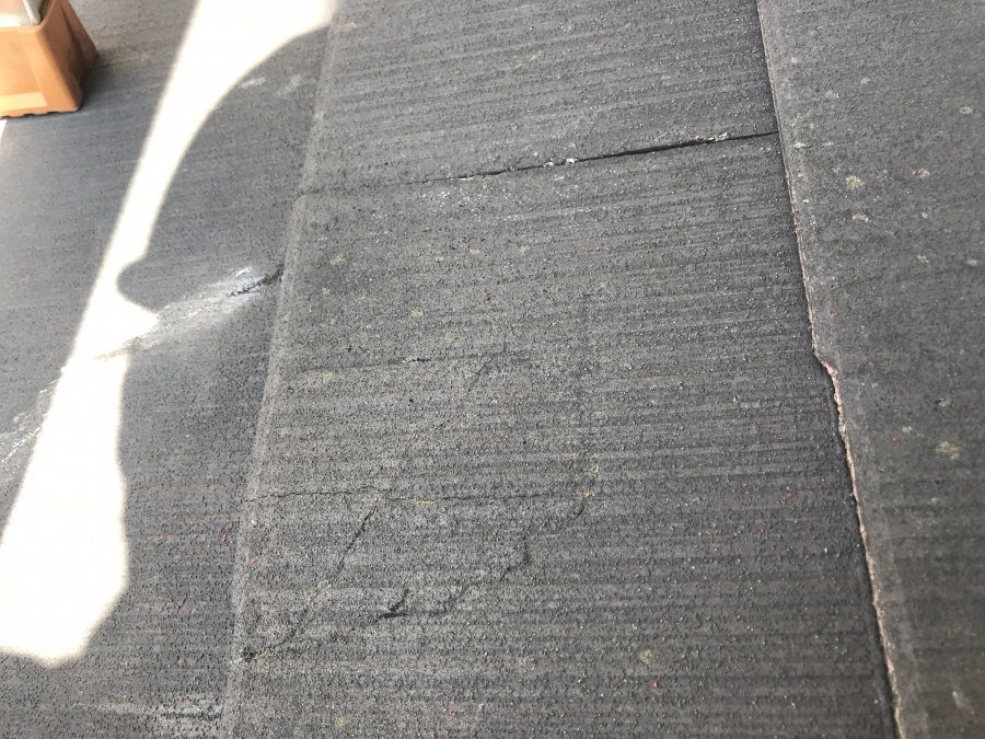 カラーベスト屋根材の割れ