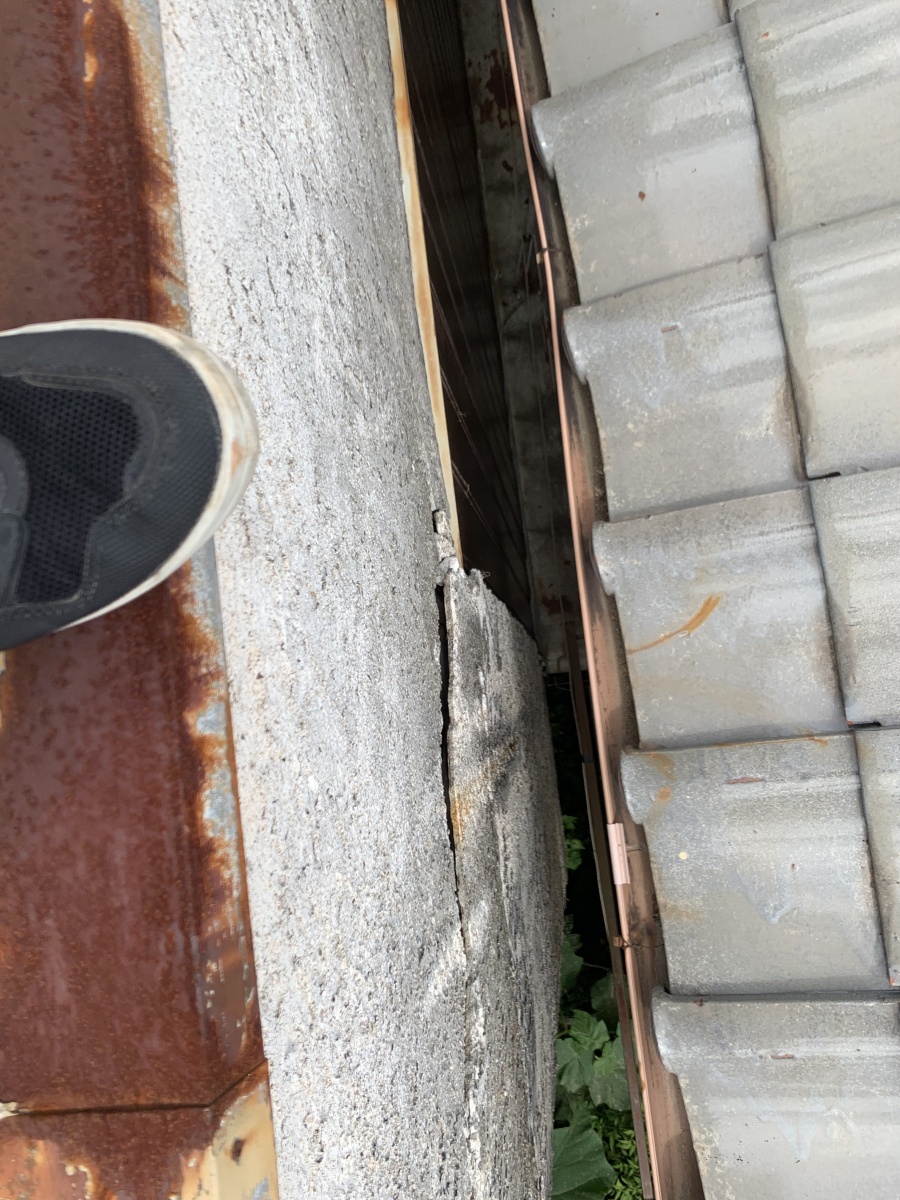 台風被害　外壁の浮き上がり