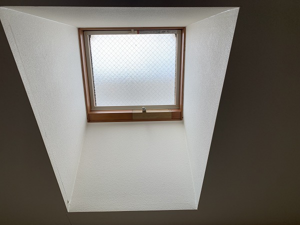 雨漏り侵入口とみられる天窓