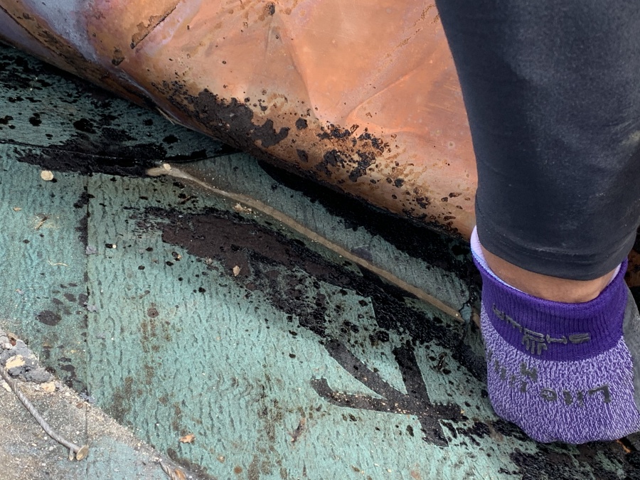 谷板金を捲り雨がひりこんでいる跡を確認