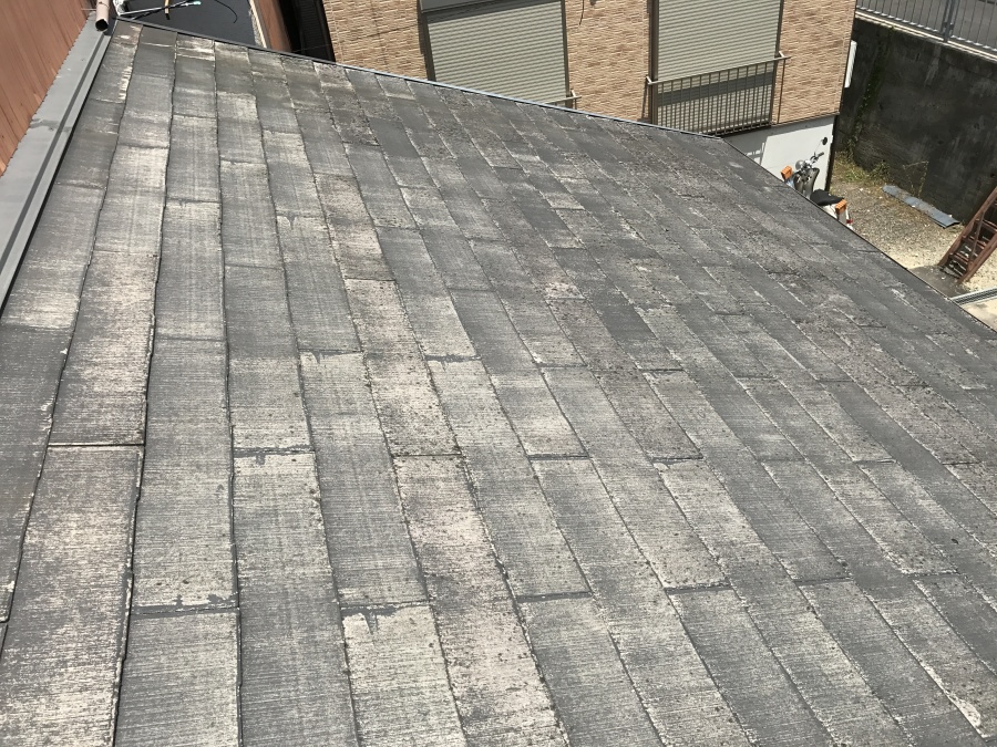 下屋根の化粧スレート屋根