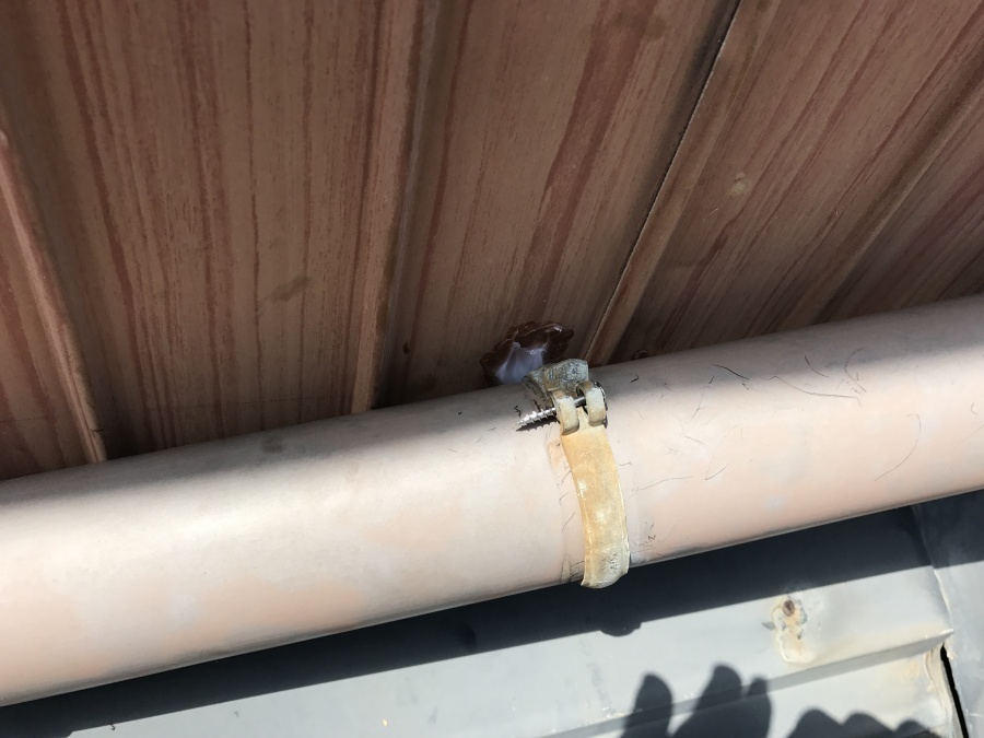 つかみ金物を復旧し、シリコンで留めつけました！