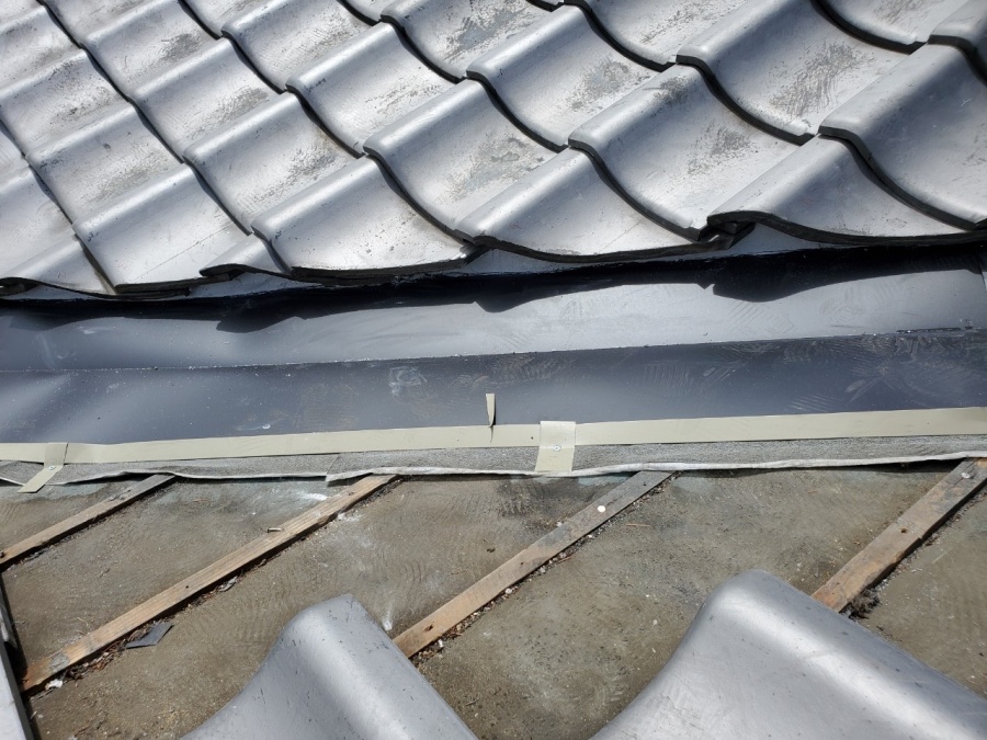 谷廻りの瓦葺き直しの工程