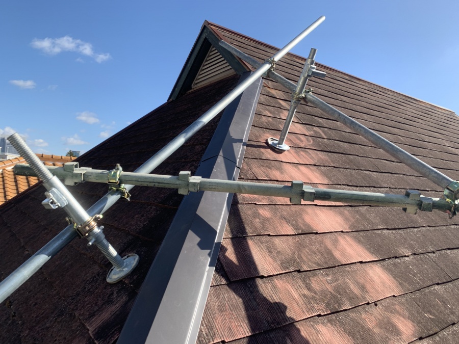 屋根工事前の棟板金の吹き飛び　棟板金交換完成