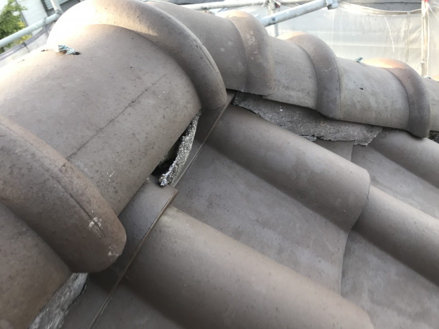 漆喰が剥がれている