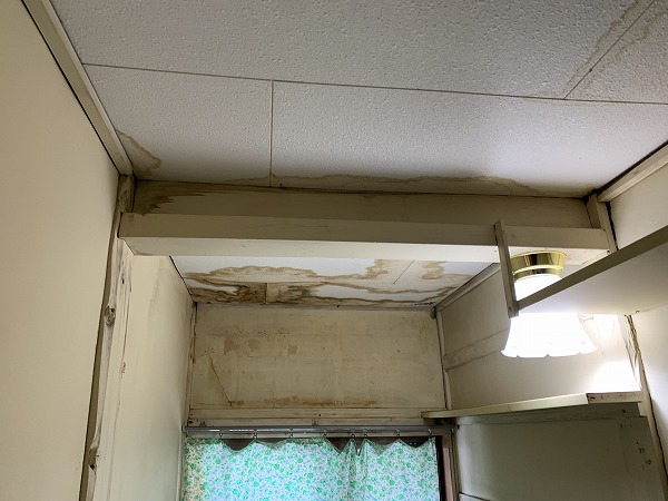 雨漏りが発生したトイレ