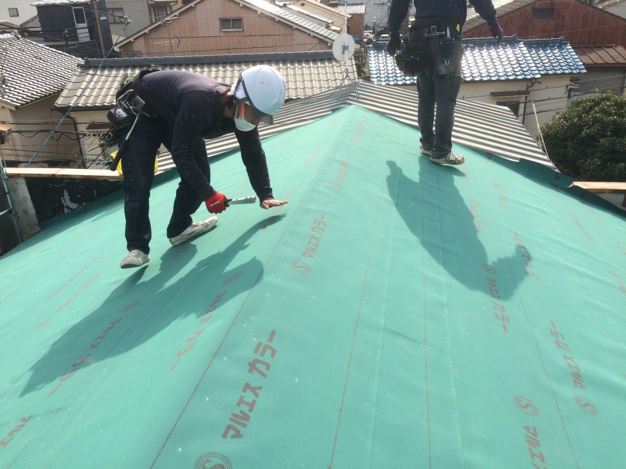 防水シート留めつけ完了