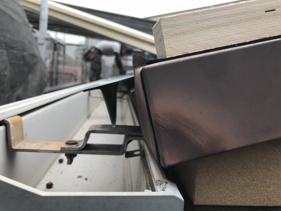 軒先唐草水切り設置後