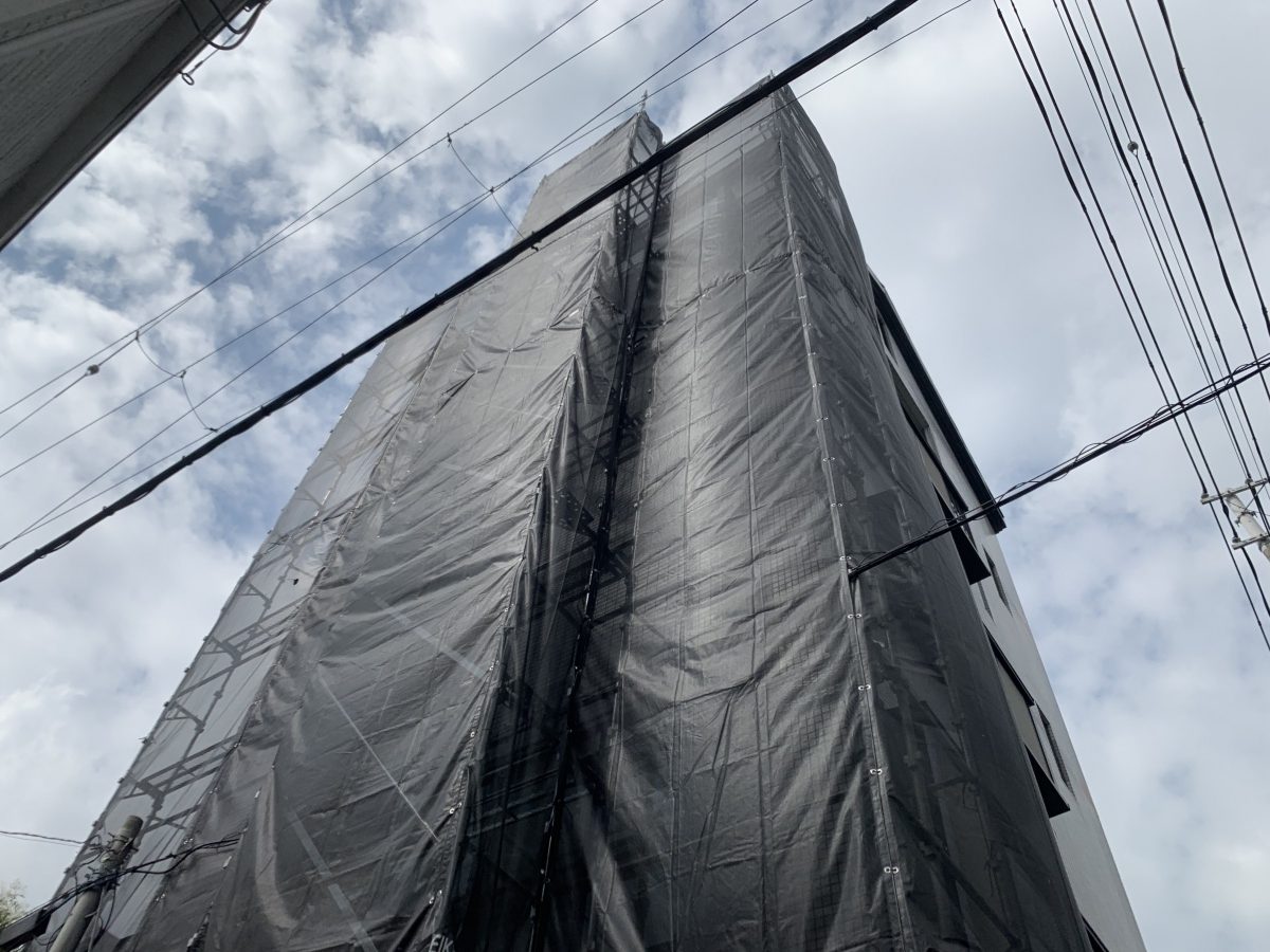 作業用足場を架設いたします。