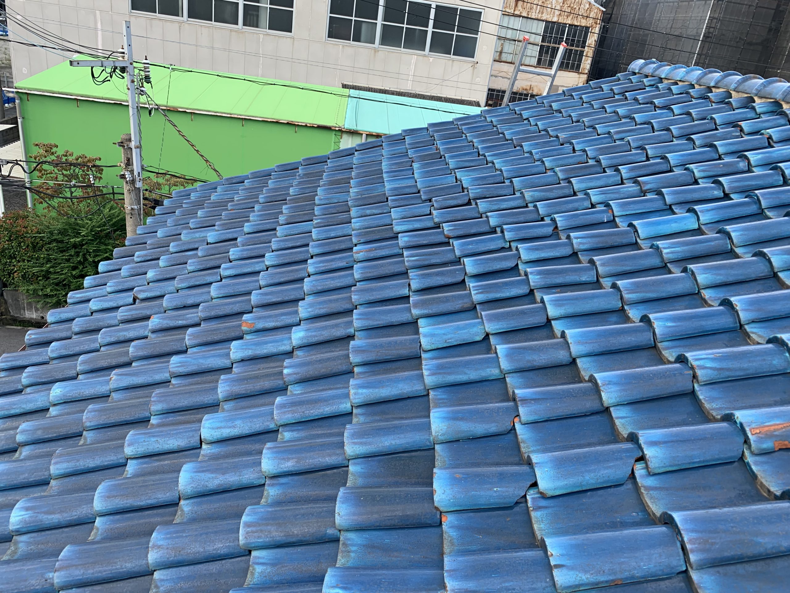 屋根調査時瓦屋根のズレ