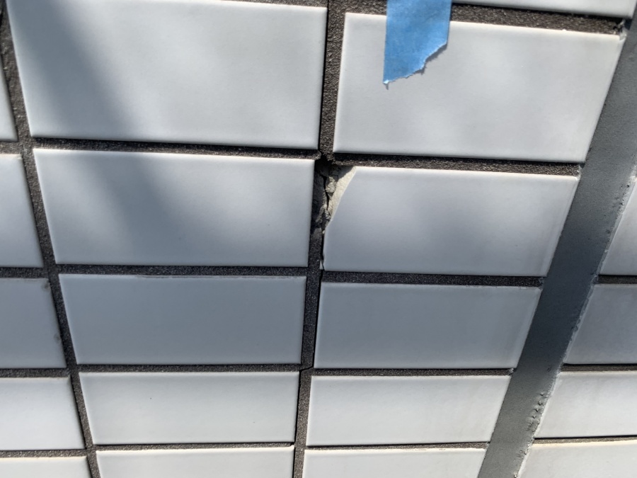 タイル目地撤去後