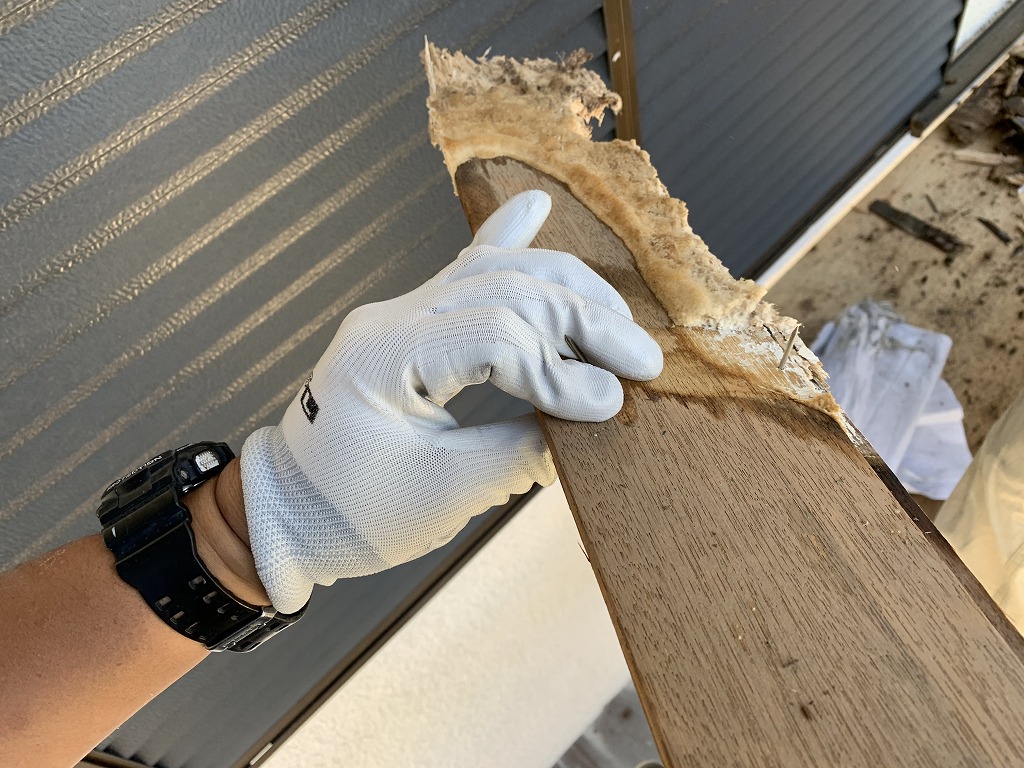 庇木材の傷み具合