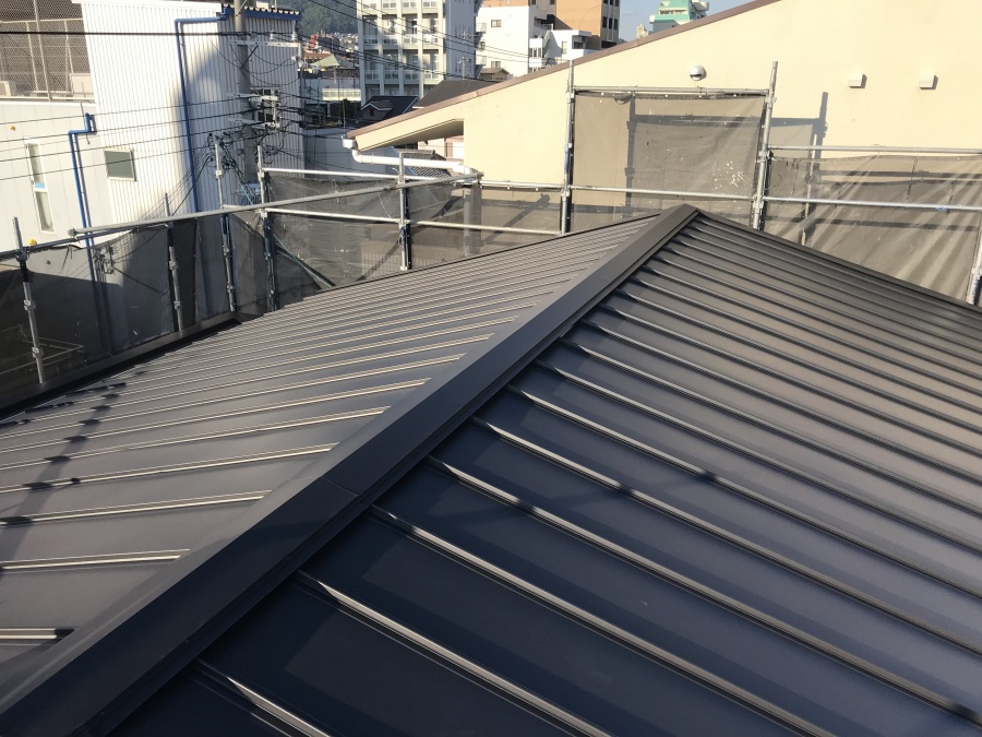 屋根リフォーム　立平葺き完成
