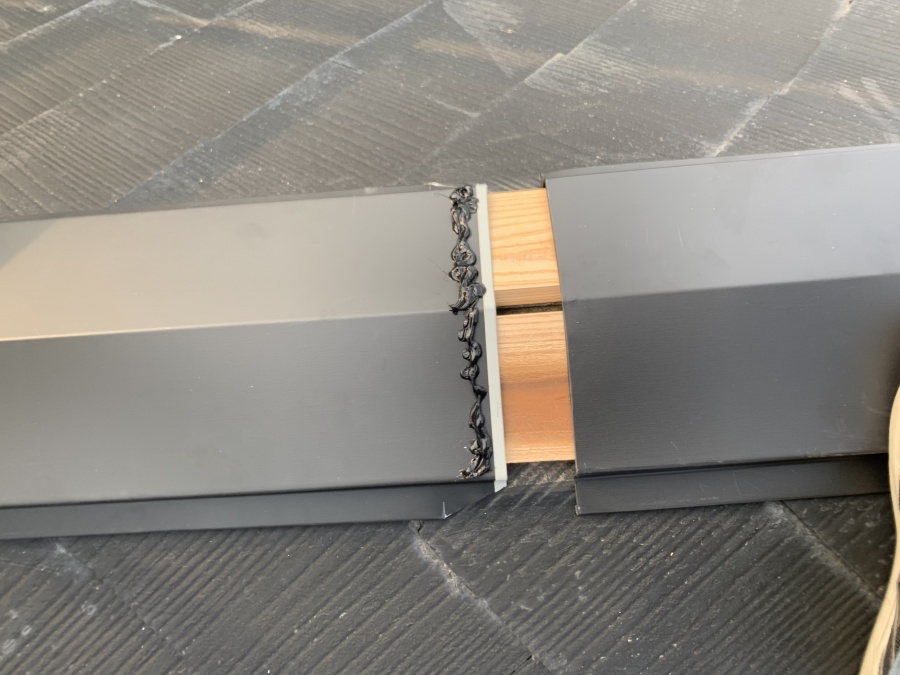 棟のジョイントの捨てシール打ち