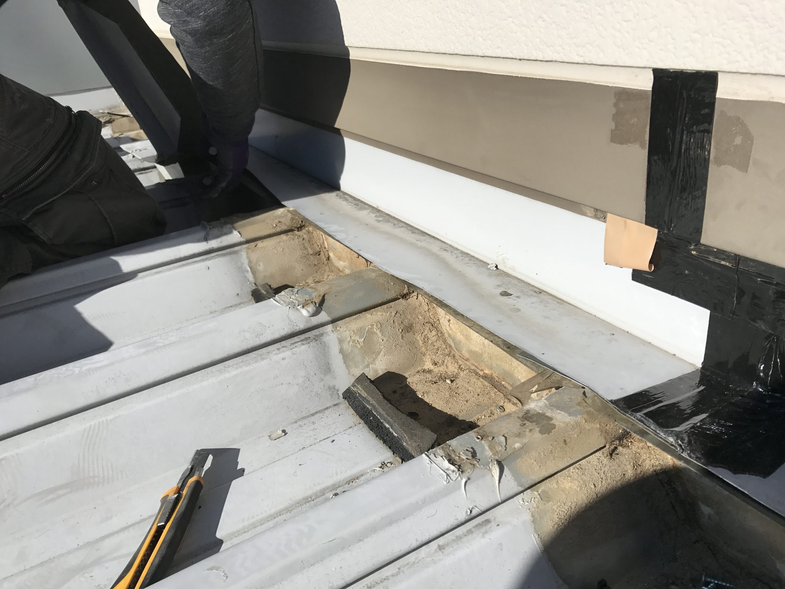 壁際雨押えの撤去