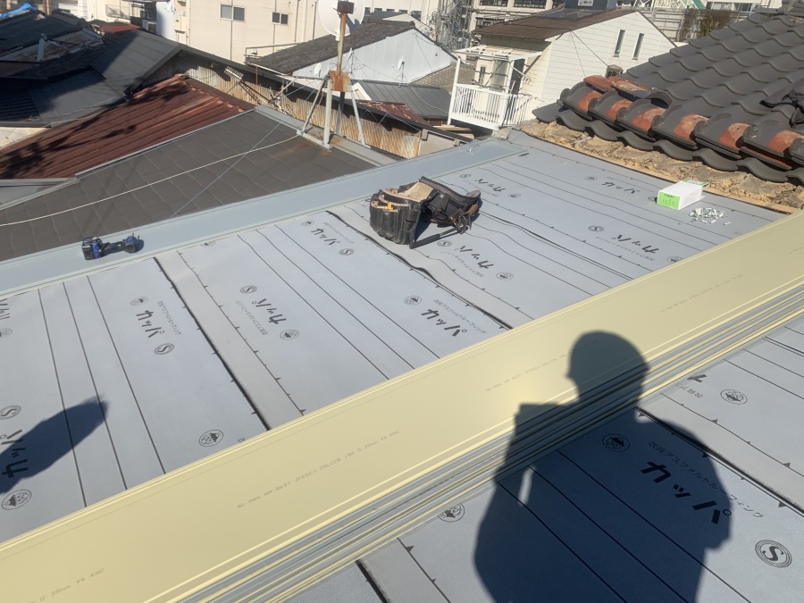 屋根材立平の搬入