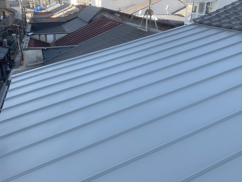 屋根カバー工事立平葺き完成