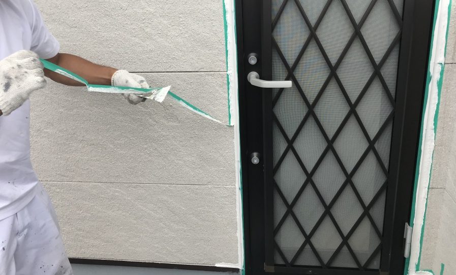 マスキングテープをバラします。